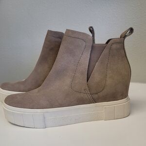 Dolce Vita Suede Slip On Boots Platforms Size 7.5‎
